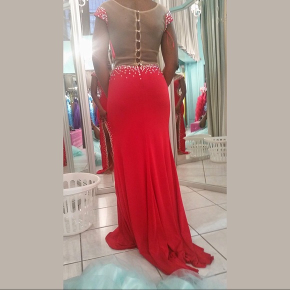 Red fitted prom dress - Picture 6 of 7